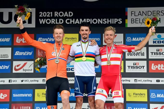 Das WM-Podest (von links): Der zweitplatzierte Niederländer Dylan Van Baarle, Sieger Julian Alaphilippe und der drittplatzierte Däne Michael Valgren Hundahl. Julian Alaphilippe