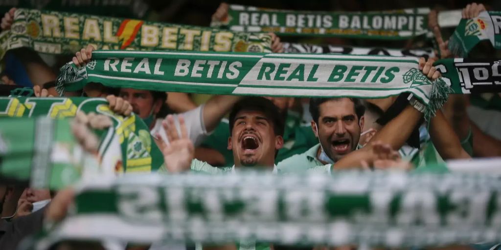 Schone Szene In Spanien Unheilbar Kranker Fan 16 Darf Ins Stadion