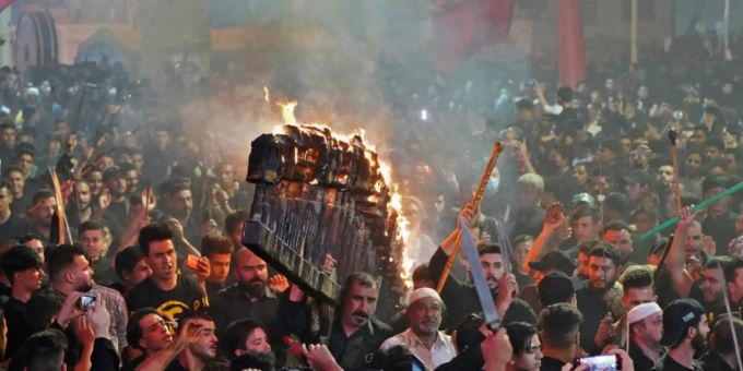 Kerbela - Hunderttausende Schiiten pilgern ohne Masken zu Aschura-Fest nach Kerbela