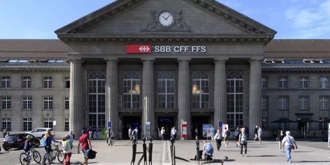 Die Bielerinnen und Bieler bewegen sich wie vor der Pandemie fort. (Symbolbild) Biel Bahnhof
