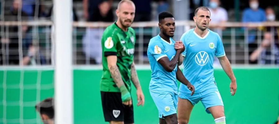 Admir Mehmedi (r.) steht beim VfL Wolfsburg auf dem Abstellgleis.