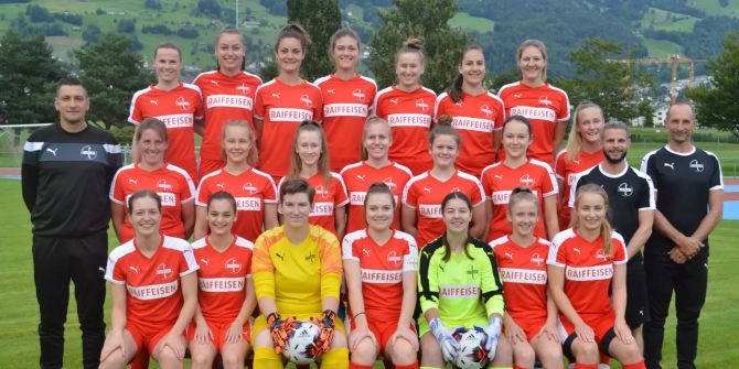 Das Team des SC Schwyz Frauen 1