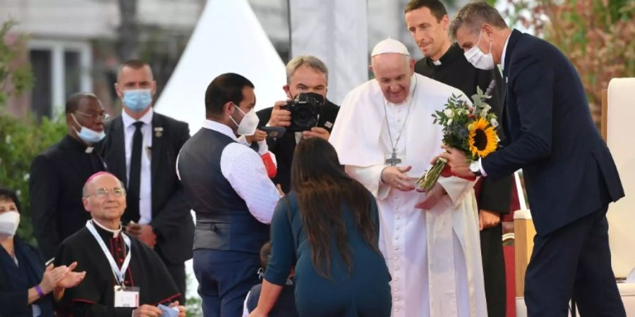 Papst trifft Bewohner von Roma-Siedlung in Slowakei