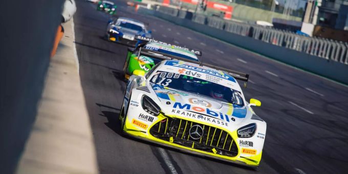 Jules Gounon sorgt beim ADAC GT Masters am Lausitzring für einen Rennunterbruch. ADAC GT Masters