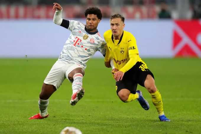 Felix Passlack war früher Zimmergenosse von Jan Engels. Heute spielt Passlack beim BVB – hier beim Supercup gegen Bayern. Felix Passlack