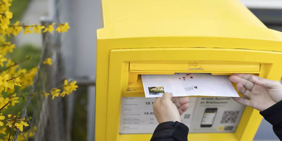 Eine Abschaffung der Briefpost könnte bei der Schweizer Post einen Stellenabbau von 15'000 Arbeitsplätzen mit sich ziehen. (Symbolbild)