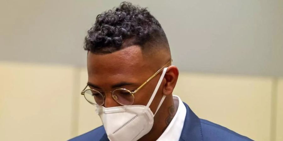 Der Fussball-Profi und ehemalige Nationalspieler Jerome Boateng im Amtsgericht München. Foto: Peter Kneffel/dpa