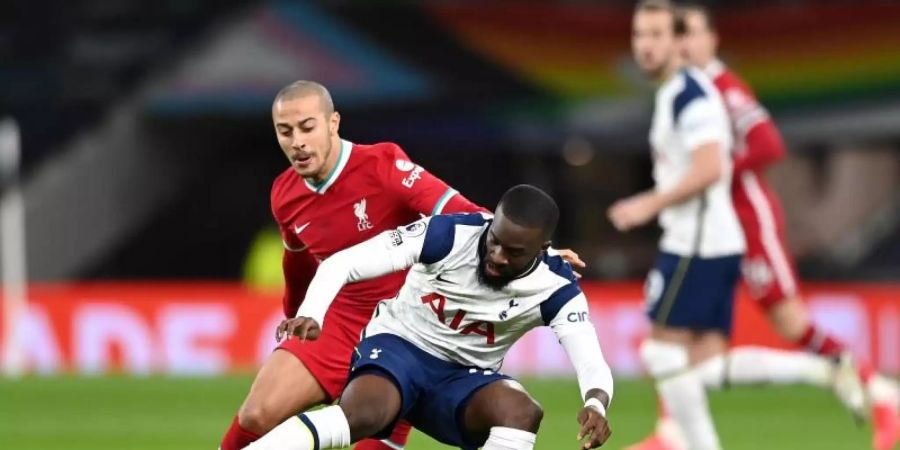 Der FC Bayern ist angeblich an Tottenhams Tanguy Ndombele (v) interessiert. Foto: Shaun Botterill/PA Wire/dpa