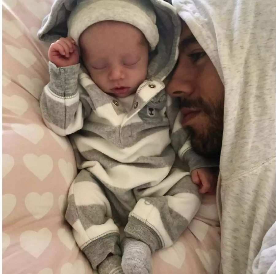 Enrique Iglesias mit Söhnchen Nico.