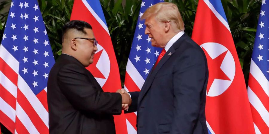 Der Machthaber Nordkoreas und US-Präsident Donald Trump bei ihrem letzten Treffen in Singapur.