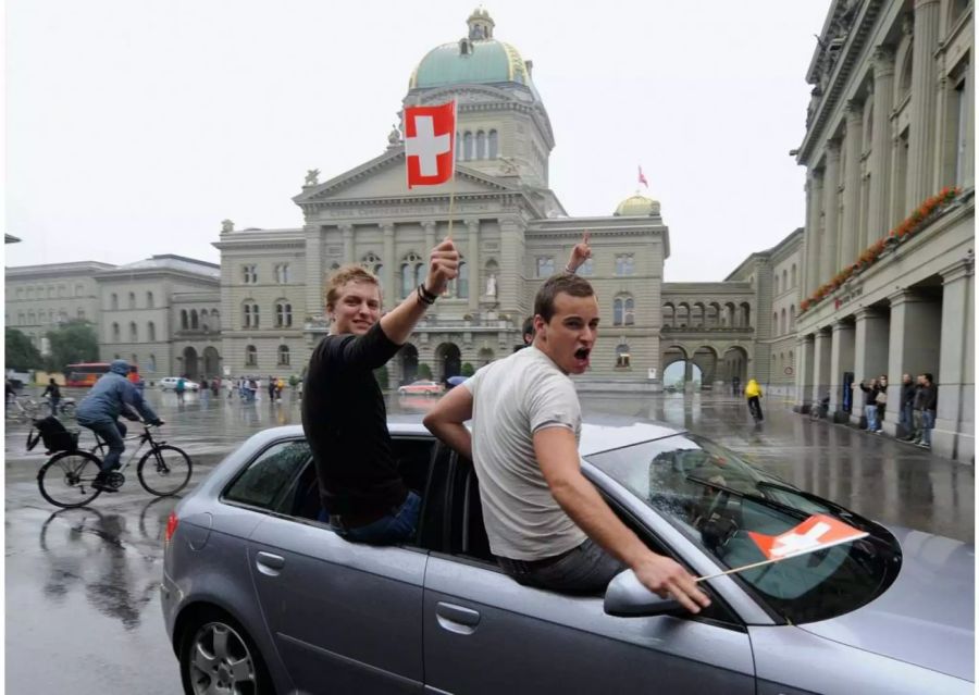 Bilder, die man bald wieder sehen wird: Autocorsos während der Fussball-WM.