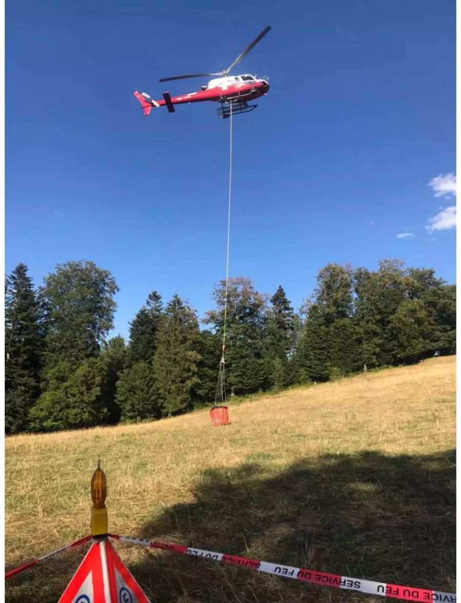 Ein Löschhelikopter war im Einsatz.