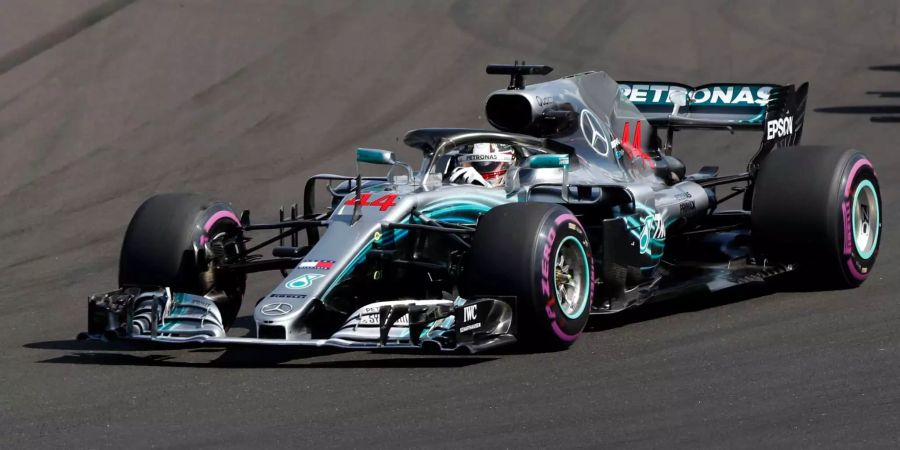 Lewis Hamilton in Aktion. Er hat mit seinem Sieg beim Grossen Preis von Ungarn die Führung im Formel-1-Klassement auf Verfolger Sebastian Vettel ausgebaut.