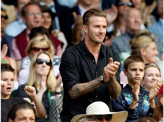 David Beckham applaudiert.
