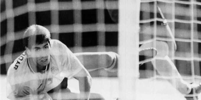 Andrés Escobar im Spiel gegen die USA 1994. Andrés Escobar im Spiel gegen die USA 1994.
