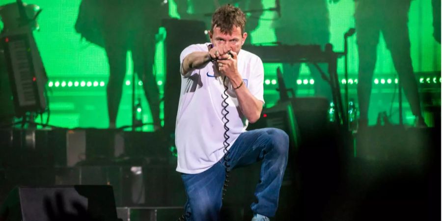 Gorillaz Sänger Damon Albarn im England-Trikot