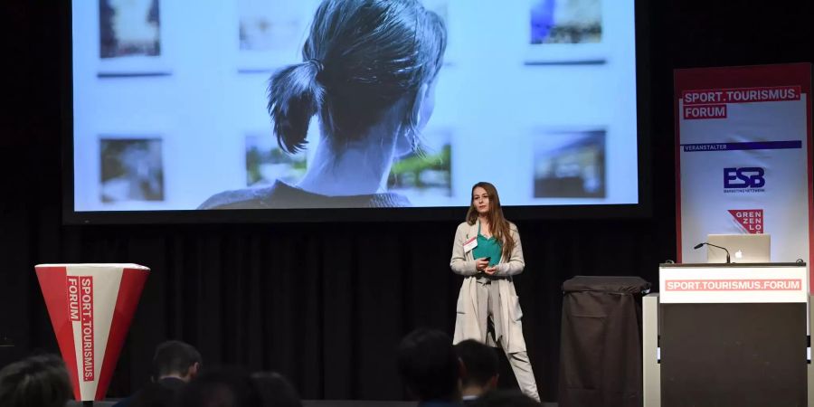 Wie Gäste durch digitale Devices in reale Urlaubsregionen gelockt werden, darüber sprach Birgit Hajek von Netural. Foto: Grießenböck