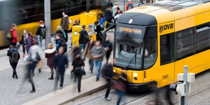 Strassenbahn und Bus in Dresden. dresden