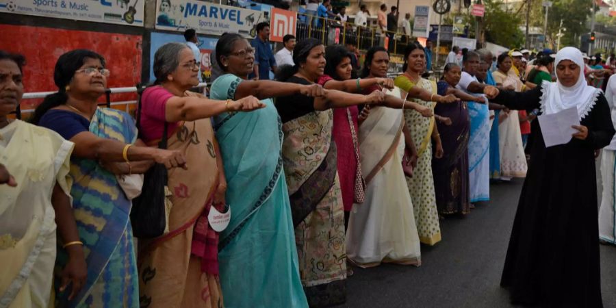 Zehntausende Frauen protestieren in Kerala