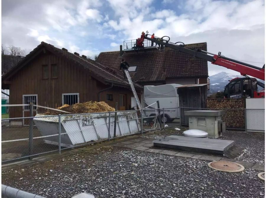 Sturmtief Uwe wütete im St.Galler Rheintal besonders heftig. Überall wirbelte es Ziegelsteinen von den Dächern.