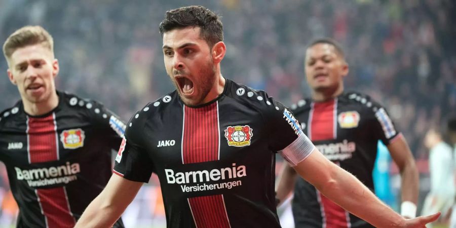 Kevin Volland feiert sein Tor gegen Bayern München