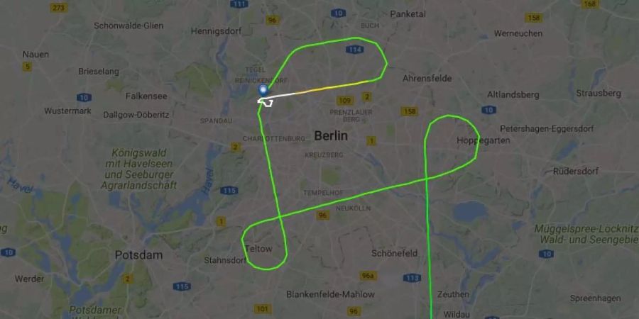 BER4EVR flog noch einmal einige Schleifen über Berlin. Die Piloten zeichneten die Form eines Herzens nach.