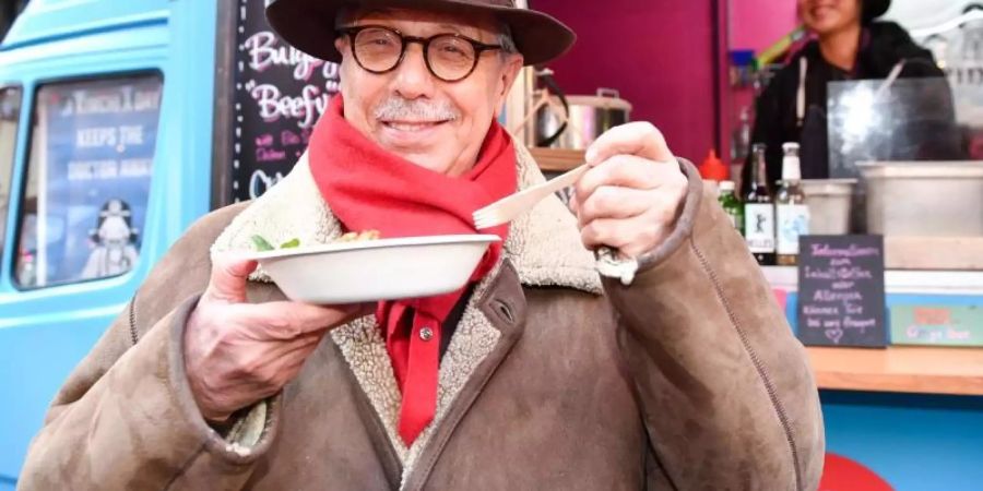 Der Mann mit dem Schal: 18 Jahre lang leitete Dieter Kosslick die Berlinale. Foto: Jens Kalaene