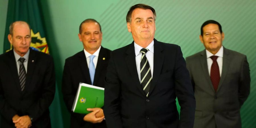 Brasiliens Präsident Bolsonaro erleichtert Waffenbesitz