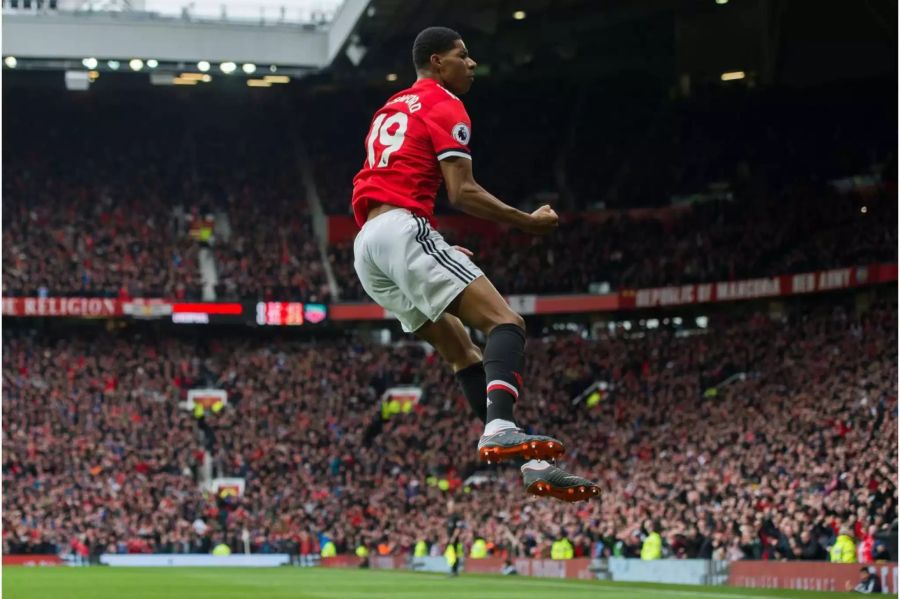 Manchester United gewinnt das wichtige Derby gegen Liverpool und baut den Vorsprung auf die Reds auf fünf Punkte aus. Marcus Rashford erzielt dabei beide Tore.