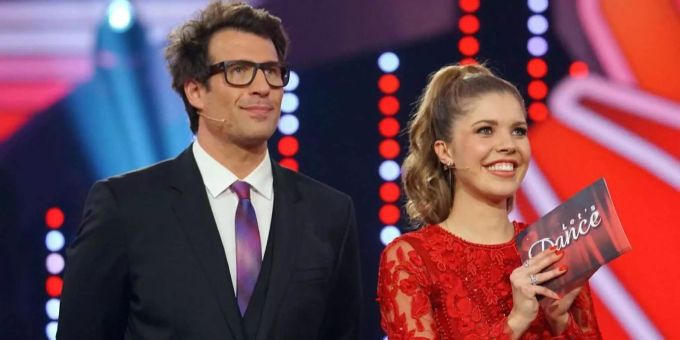 Victoria Swarovski darf auch in der nächsten Staffel von Let's Dance neben Daniel Hartwich moderieren. «Let's Dance»