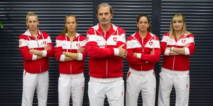 Das Fed-Cup-Team um Captain Heinz Günthardt ist fürs Duell gegen die Rumäninen gerüstet. Das Fed-Cup-Team um Captain Heinz Günthardt ist fürs Duell gegen die Rumäninen gerüstet.