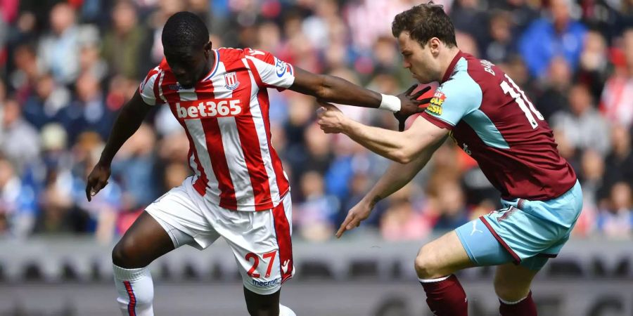 Stoke City kommt weiter nicht vom Fleck. Die Engländer, deren letzter Sieg bereits über drei Monate zurückliegt, kommen auch dieses Wochenende zuhause gegen Burnley nicht über ein 1:1 hinaus. Die Equipe mit dem Schweizer Xherdan Shaqiri liegt mit mindestens vier Punkten Rückstand auf einen rettenden Platz auf dem zweitletzten Rang.