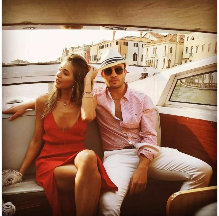 Westwick ist mit Model Jessica Michel liiert.