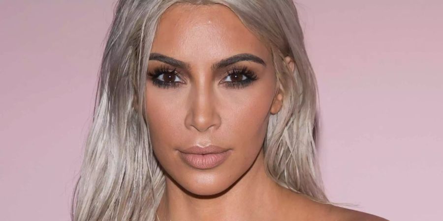 Kim Kardashian gibt das Zepter als Selfie-Queen ab.