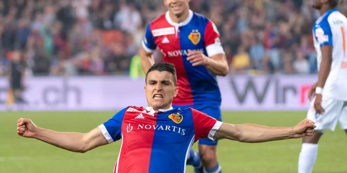 Mohamed Elyounoussi wechselt in die Premier League. Mohamed Elyounoussi wechselt in die Premier League.