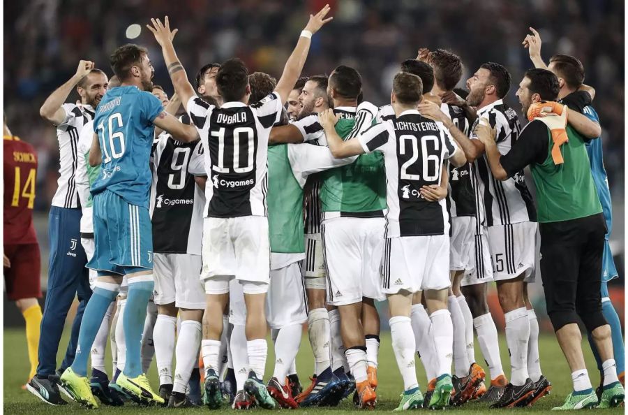 Es ist vollbracht: Juventus Turin holt sich mit dem 0:0 gegen Roma den siebten Meistertitel in Serie. Dabei ist die Gegenwehr in dieser Saison grösser als auch schon. Napoli setzt den Serienmeister stark unter Druck und muss den Kampf erst in den letzten Runden aufgeben.