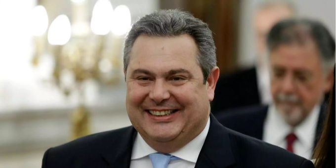 Der griechische Verteidigungsminister, Panos Kammenos, bat die EU um Hilfe. Der griechische Verteidigungsminister, Panos Kammenos, bat die EU um Hilfe.