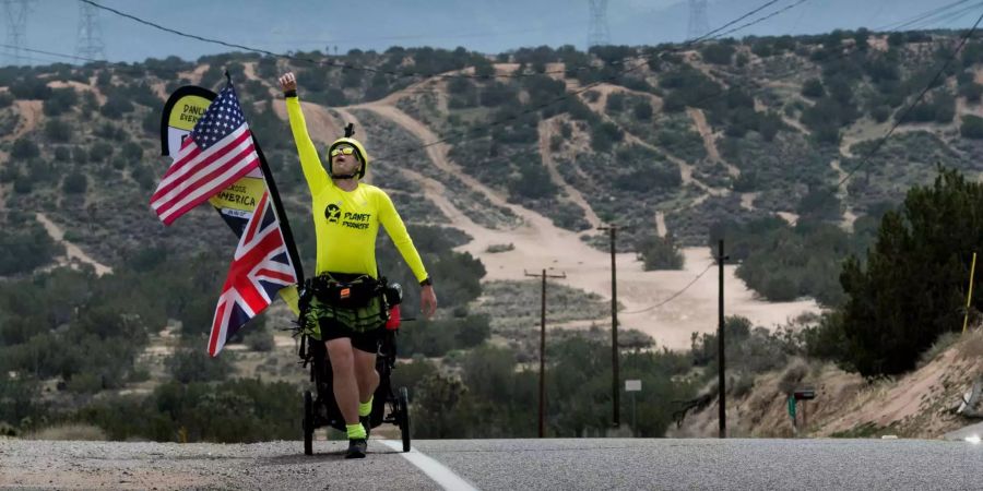Ben Hammond durchquert die USA – in einem schwarz-gelben Tütü.