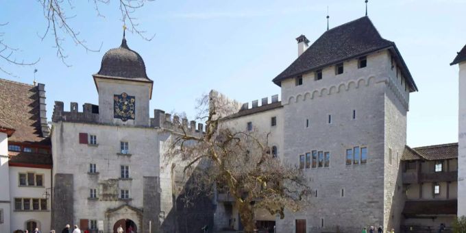 Die Burgen in der Schweiz zerfallen langsam. Die Burgen in der Schweiz zerfallen langsam.