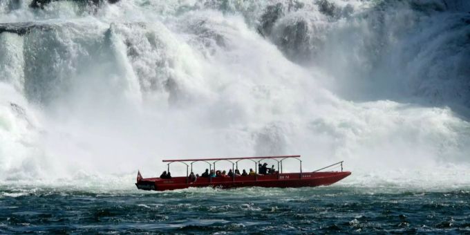 Bis zu 200 Prozent mehr kostet eine Bootsfahrt auf dem Rheinfall. Bis zu 200 Prozent mehr kostet eine Bootsfahrt auf dem Rheinfall.
