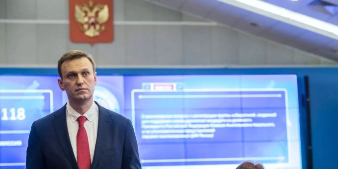 Alexej Nawalny in der zentralen Wahlkommission in Moskau. (Archivbild) Alexej Nawalny