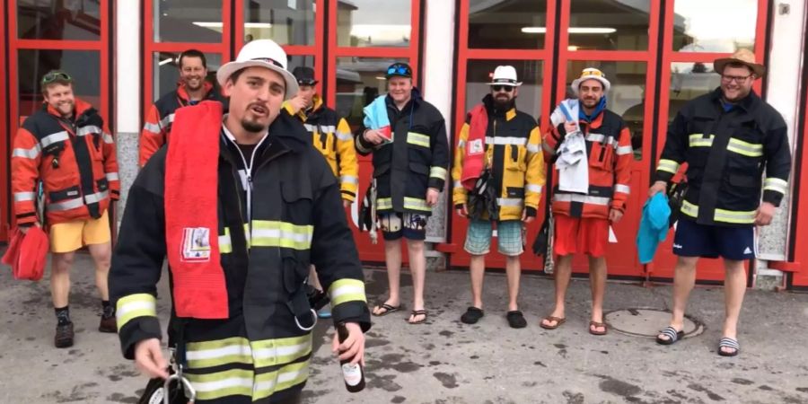 So präsentiert sich die Feuerwehr Davos für die Cold Water Grill Challenge online.