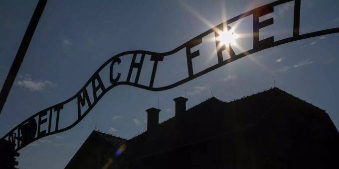 Polen will den Streit mit Israel wegen des umstrittenen Holocaust-Gesetzes lösen. Polen will den Streit mit Israel wegen des umstrittenen Holocaust-Gesetzes lösen.