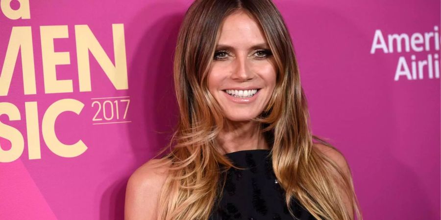 Heidi Klum fühlt sich sichtlich wohl in ihrer Haut.