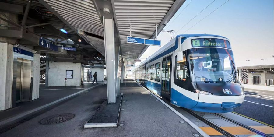 Heute verkehren 50'000 Menschen über den Bahnhof Hardbrücke. In ferner Zukunft könnten es 90'000 werden.