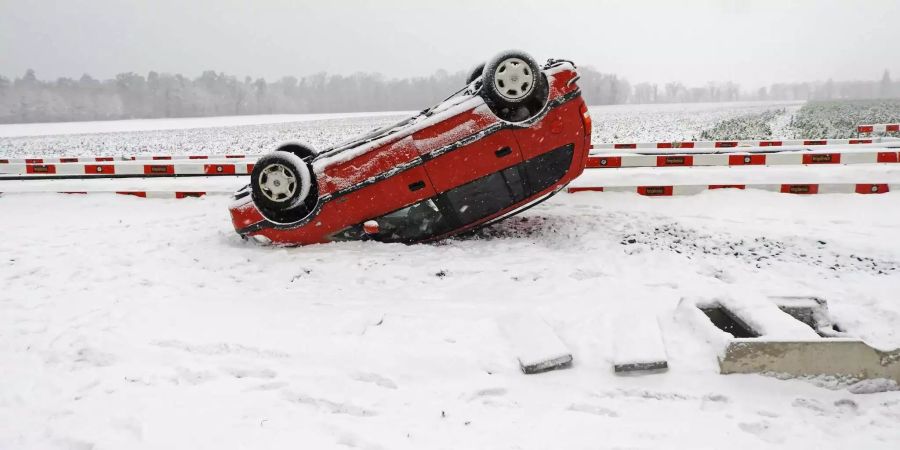 Der Fahrer hatte Glück, es entstand lediglich ein Sachschaden.