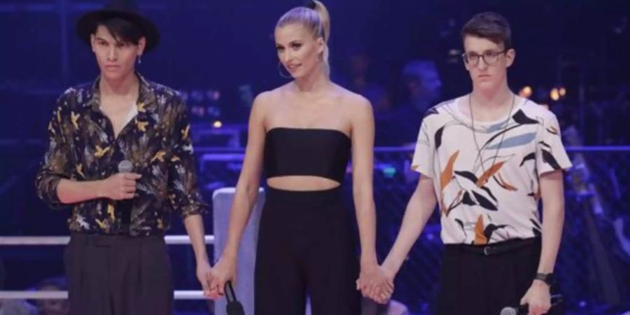 Robin (r.), Juan und Moderatorin Lena Gercke.