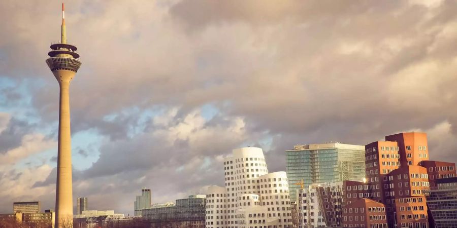 Ausblick auf die deutsche Stadt Düsseldorf.