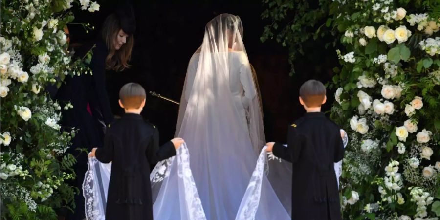 Meghan Markle trifft zur Trauung mit Prinz Harry an der St. George's Chapel in Windsor ein.