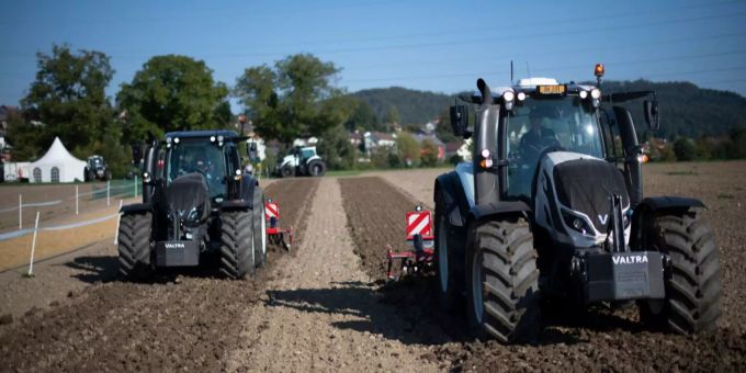 Am Freitag ist ein Traktor zwischen Zürich und Schaffhausen auf die Gleise geraten. (Symbolbild) Traktor